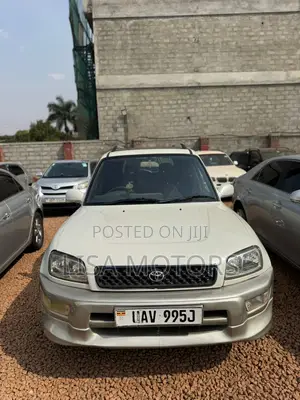 Toyota RAV4 Automatic 2002 White
