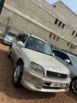 Toyota RAV4 Automatic 2002 White