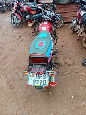 Bajaj Boxer 100 2025 Red