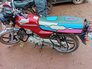 Bajaj Boxer 100 2025 Red