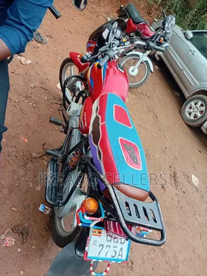 Bajaj Boxer 125 2025 Red