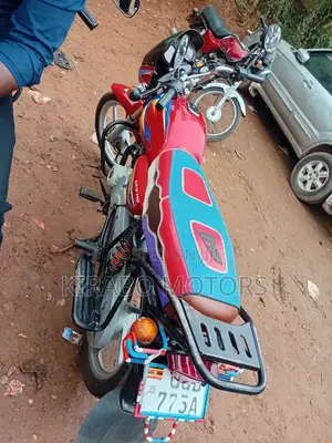 Bajaj Boxer 125 2025 Red