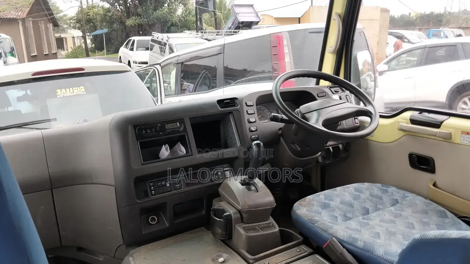 Mitsubishi Fuso Rosa 2016 Yellow