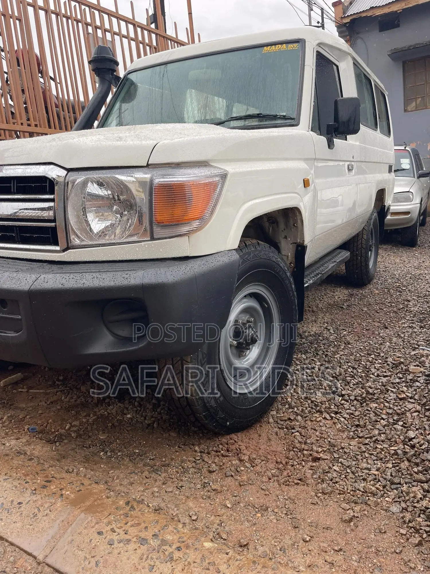 Toyota Land Cruiser 2005 White