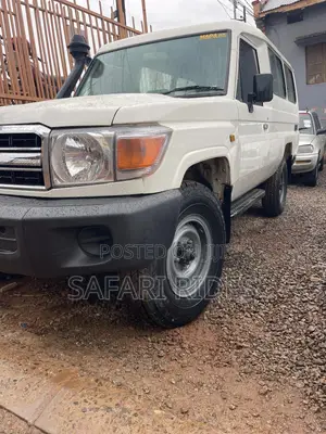 Toyota Land Cruiser 2005 White