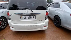 Toyota Corolla Rumion 2010 White