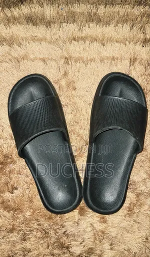 Unisex Black Push-Ins