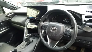 Toyota Harrier 2.0 2021 Gold