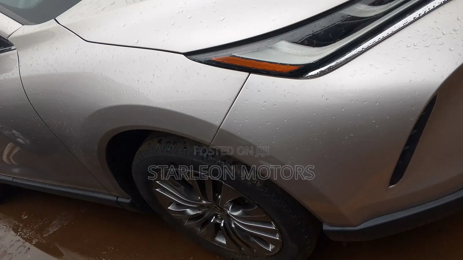 Toyota Harrier 2.0 2021 Gold