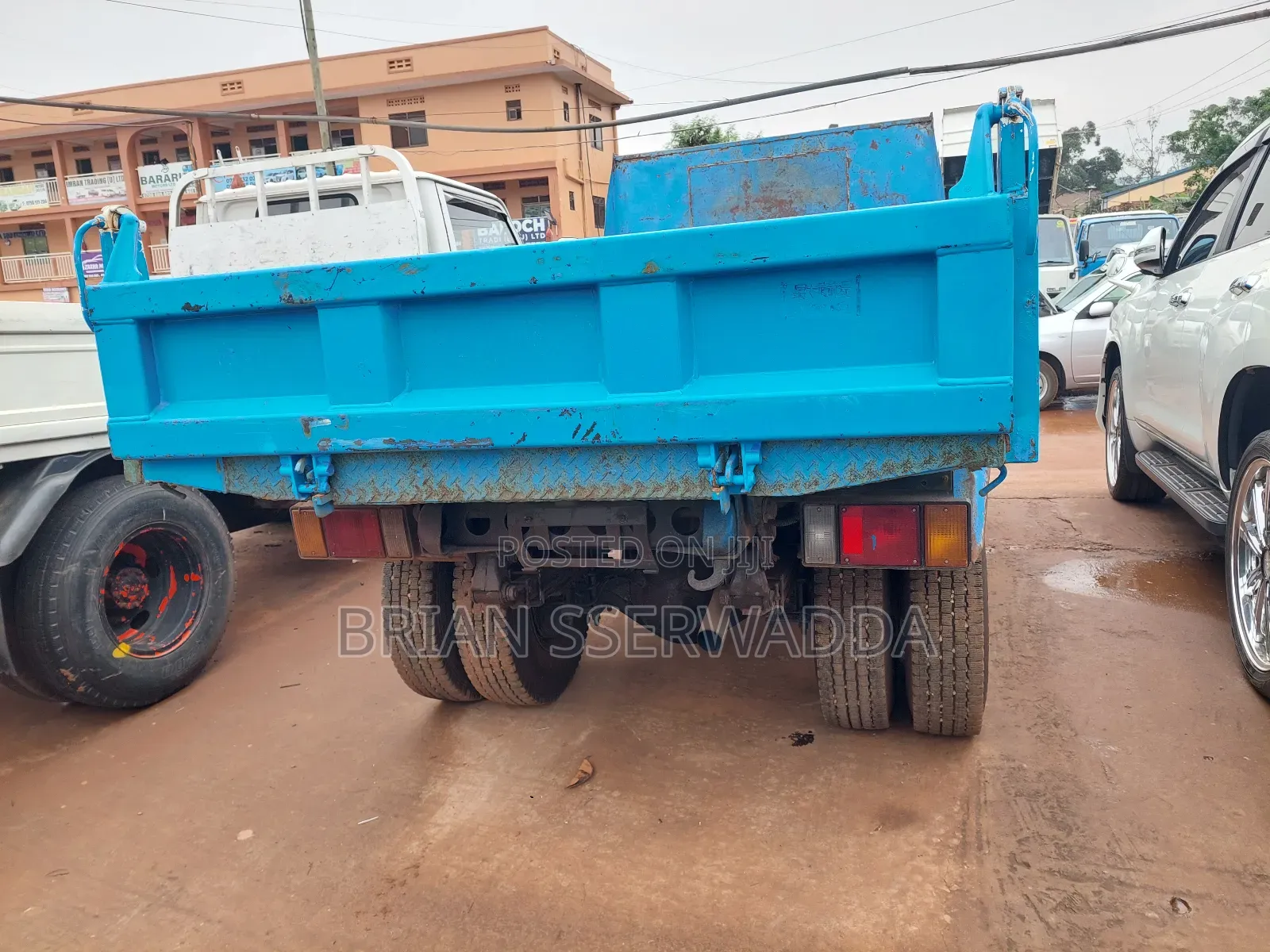 Isuzu Dump Truck