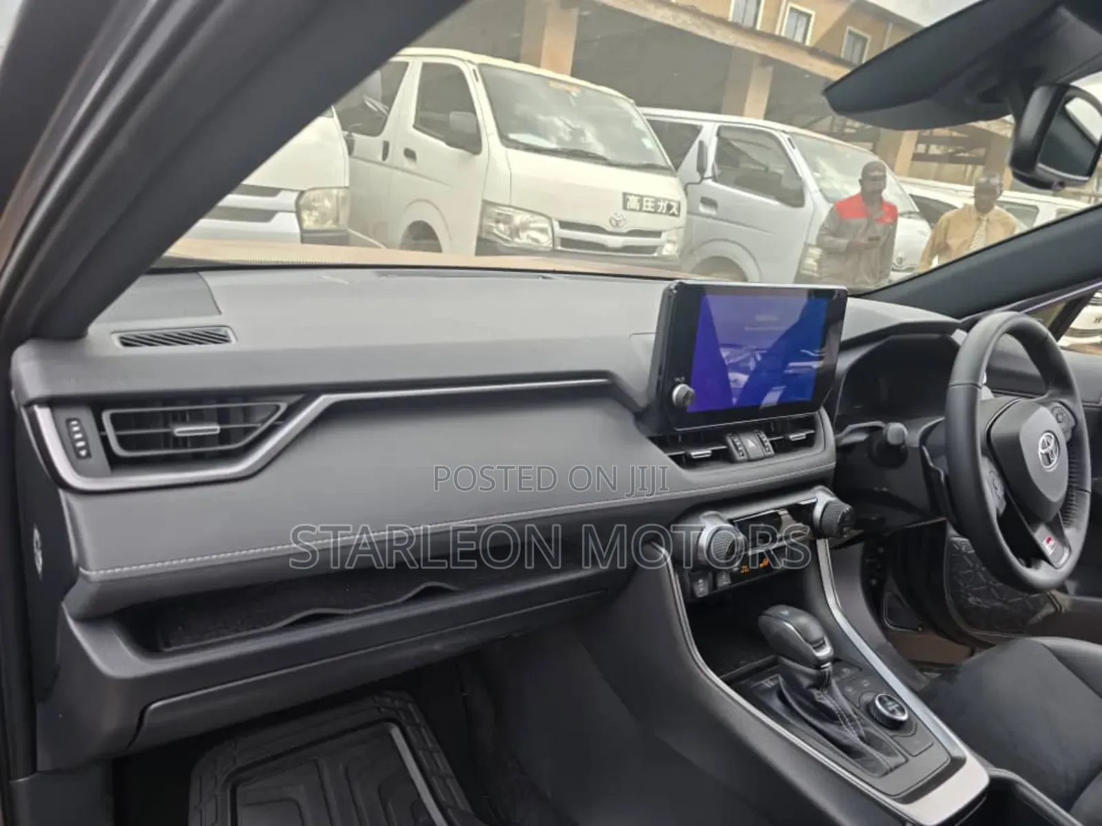 Toyota RAV4 XLE Premium FWD 2023 Gray
