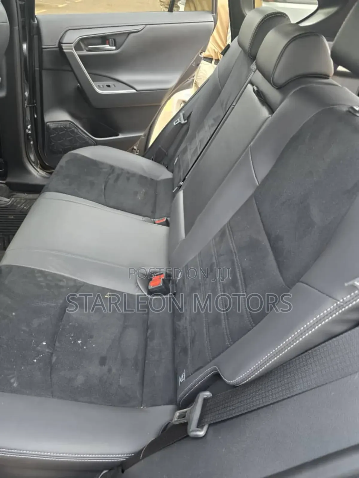 Toyota RAV4 XLE Premium FWD 2023 Gray