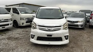Toyota Noah 2.0 143hp AWD (8 Seater) 2012 White