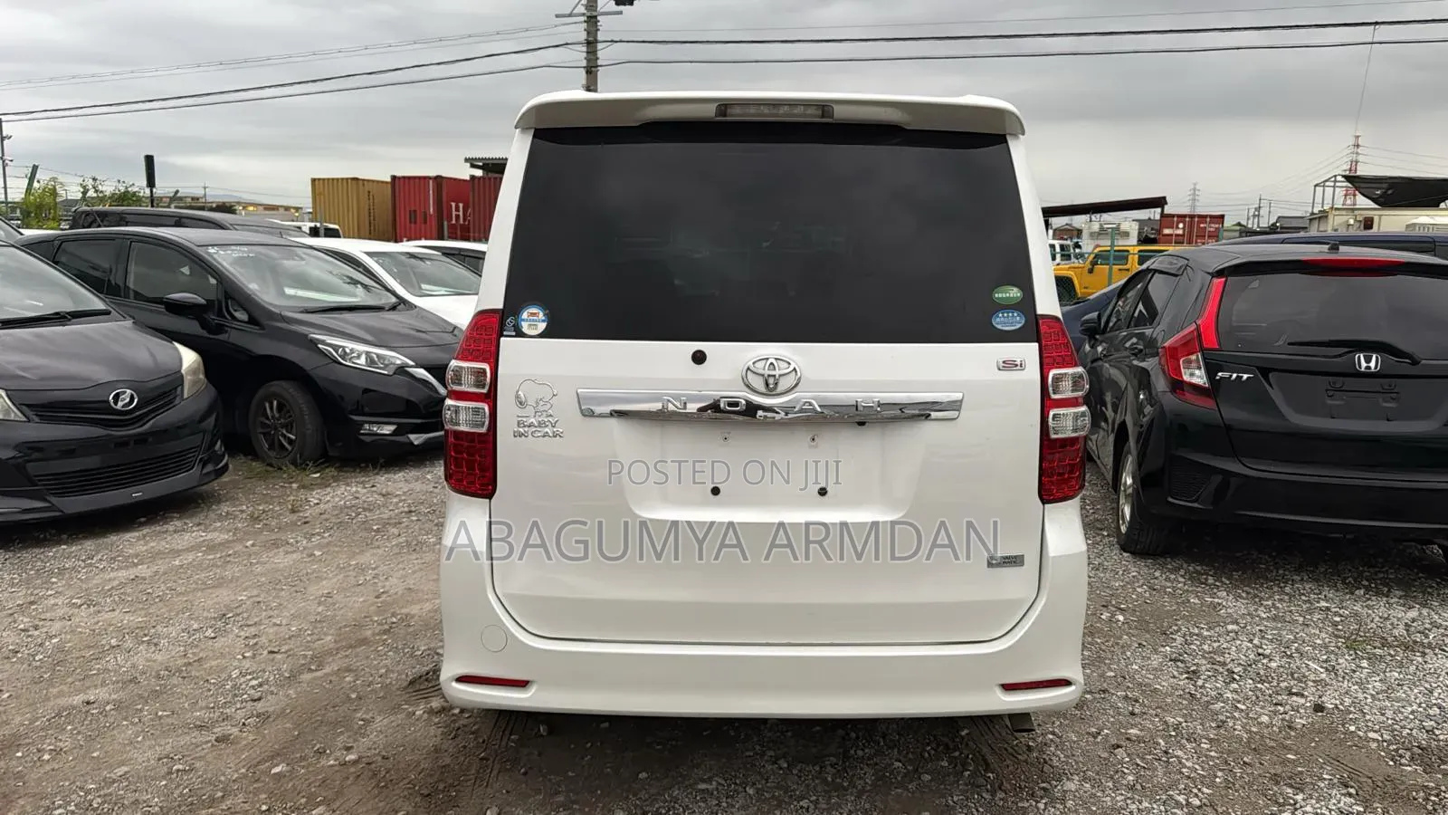 Toyota Noah 2.0 143hp AWD (8 Seater) 2012 White