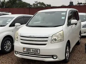Toyota Noah 2009