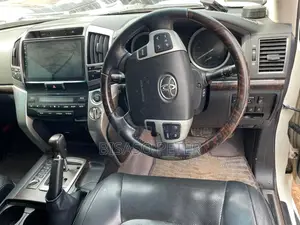 Toyota Land Cruiser 4.6 V8 GX-R 2013 White