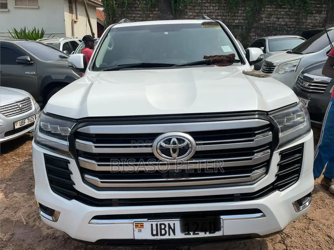 Toyota Land Cruiser 4.6 V8 GX-R 2013 White