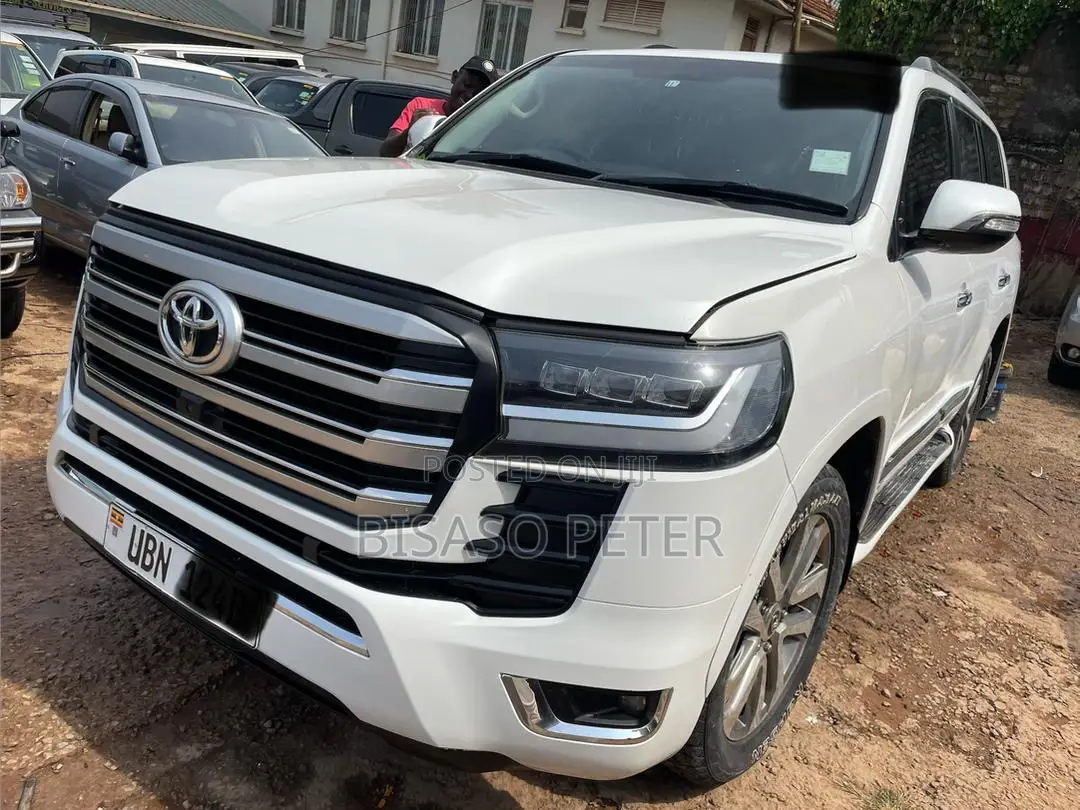 Toyota Land Cruiser 4.6 V8 GX-R 2013 White