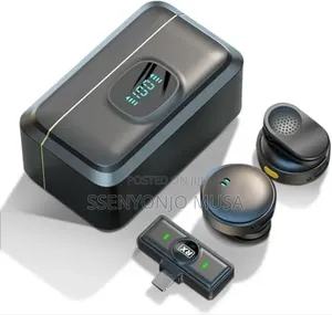 Q8 Baton 2.4g Wireless Microphone With Charging Case – Plug Play