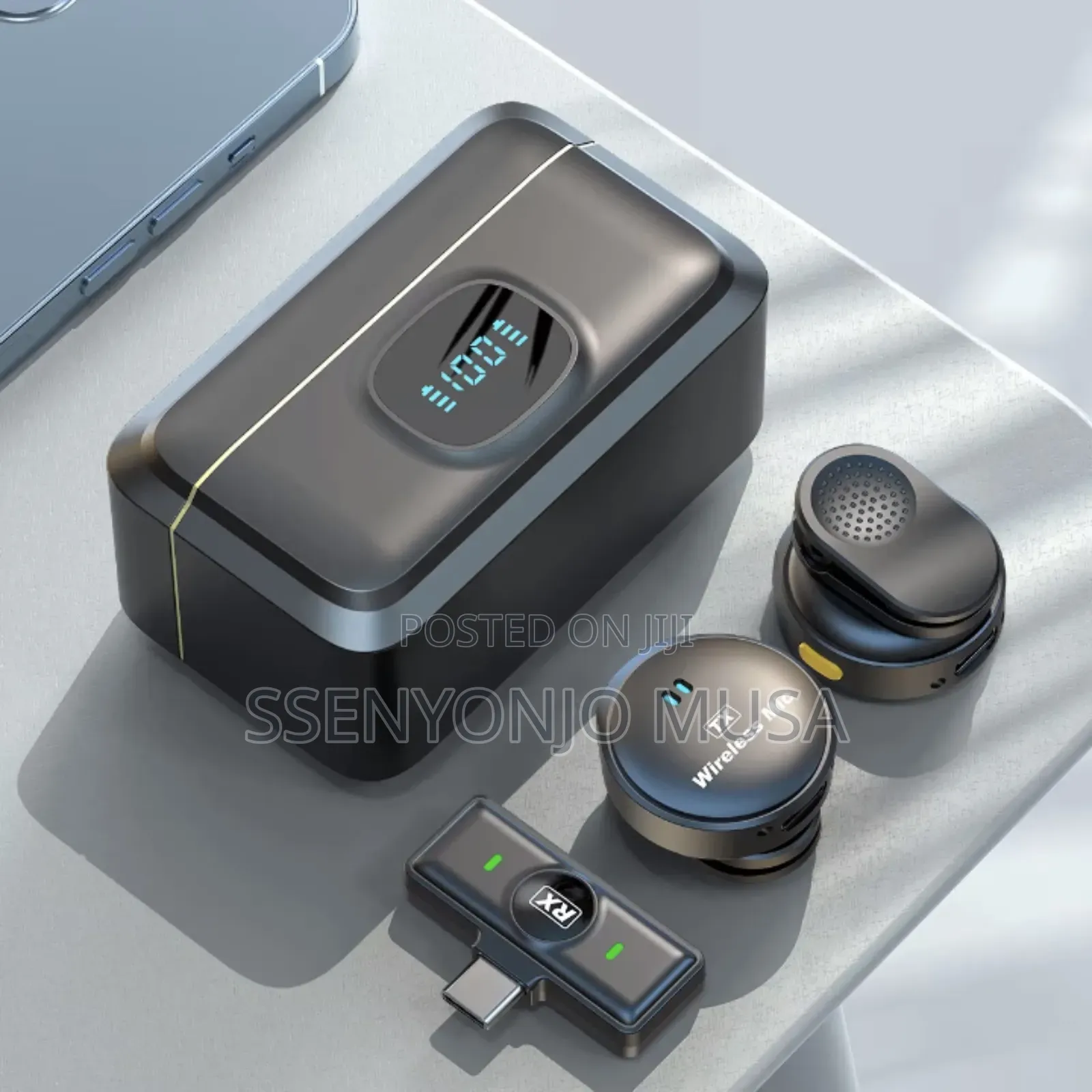 Q8 Baton 2.4g Wireless Microphone With Charging Case – Plug Play