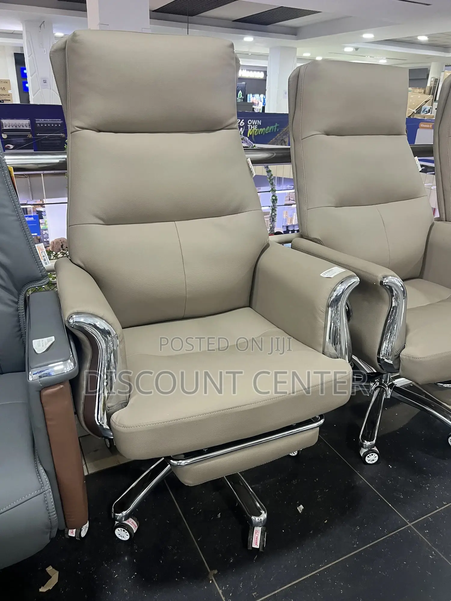 Office High Back Cushion Chair With Wheels