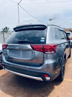 Mitsubishi Outlander 2017 Green