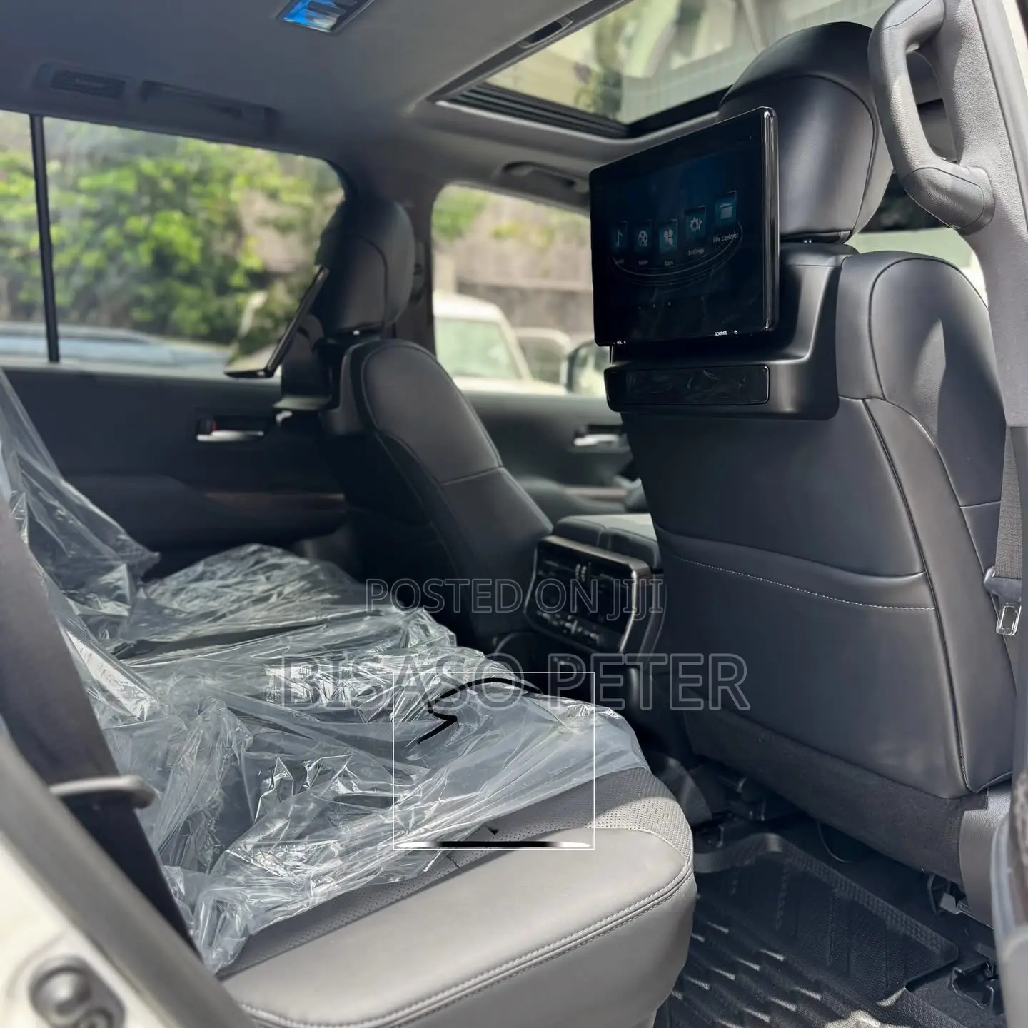 Toyota Land Cruiser LC300 2024 White