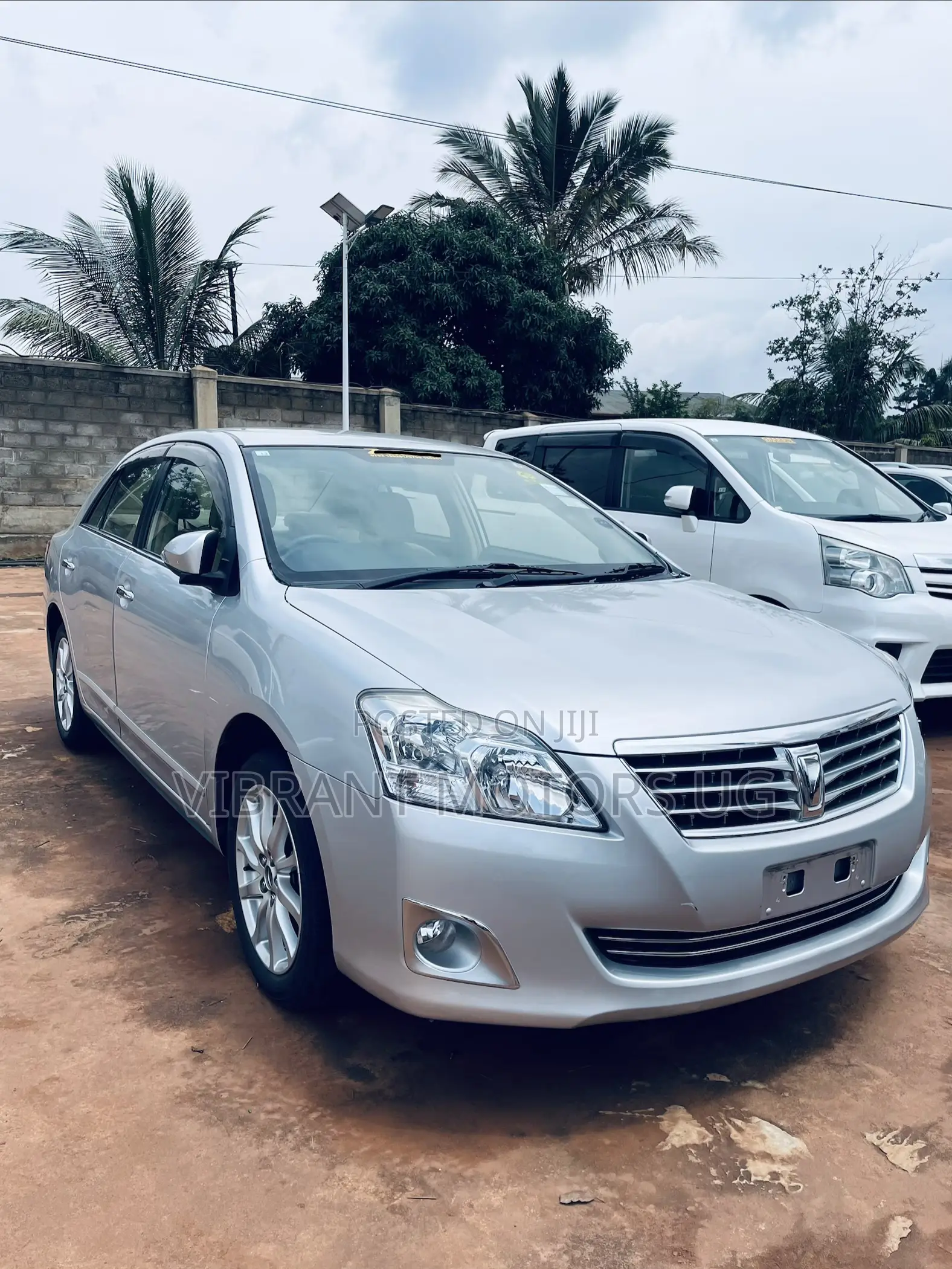 Toyota Premio 2013 Silver