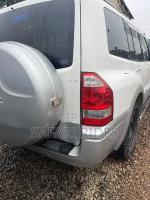 Mitsubishi Pajero 2005 White
