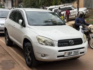 Toyota RAV4 2010 White