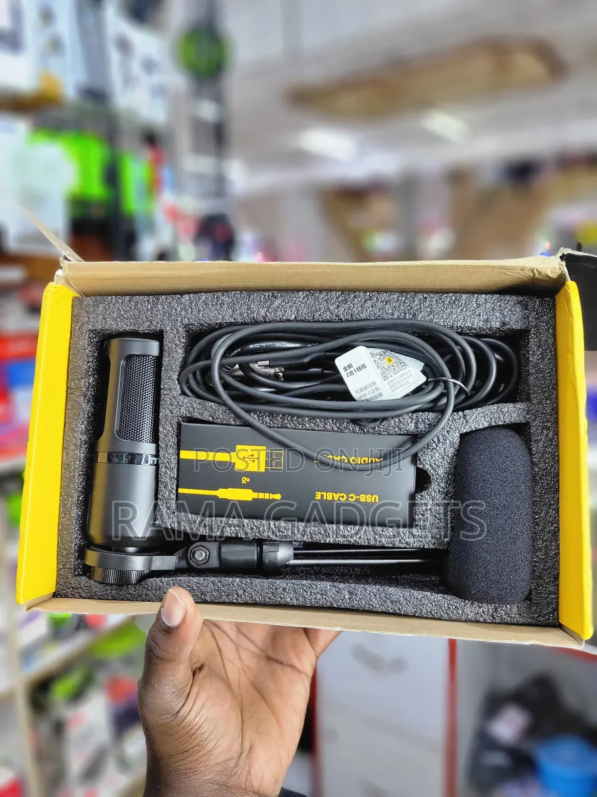Maonocaster Lite Au-Am200-S1 Starter Bundle.