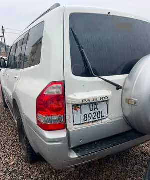 Mitsubishi Pajero 2005 White