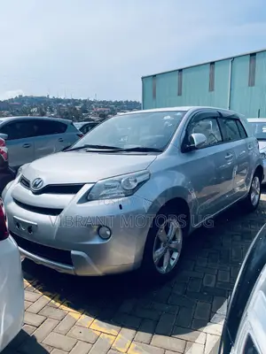 Toyota IST 2012 Silver