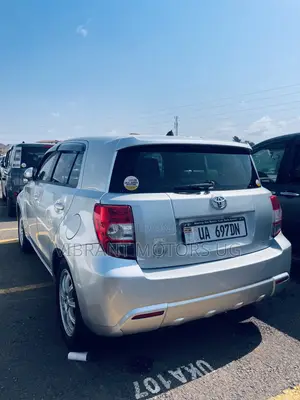 Toyota IST 2012 Silver