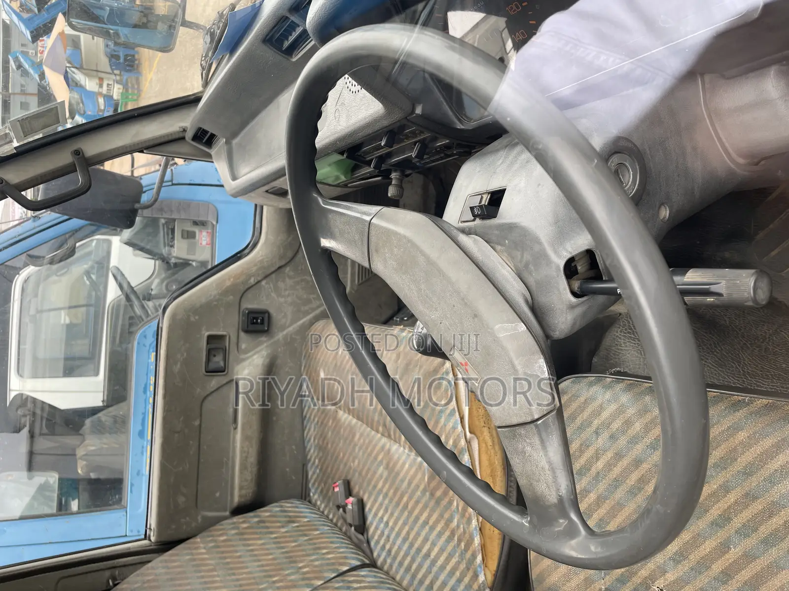 Canter Tipper White