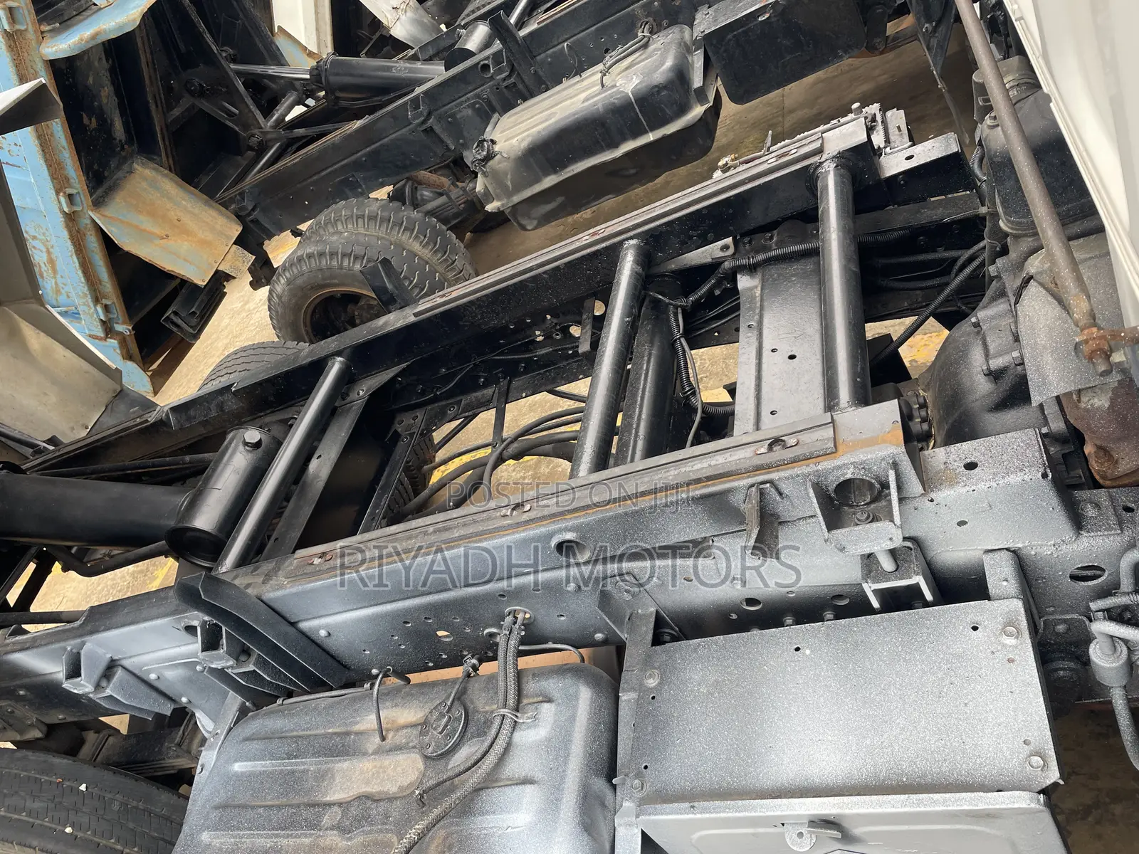 Canter Tipper White