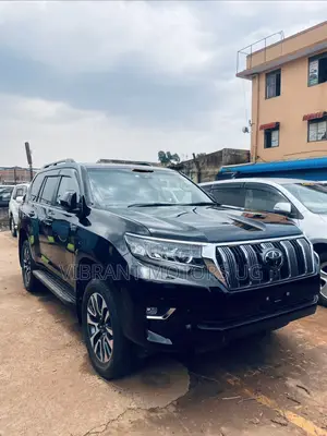 Toyota Land Cruiser Prado 2022 Black