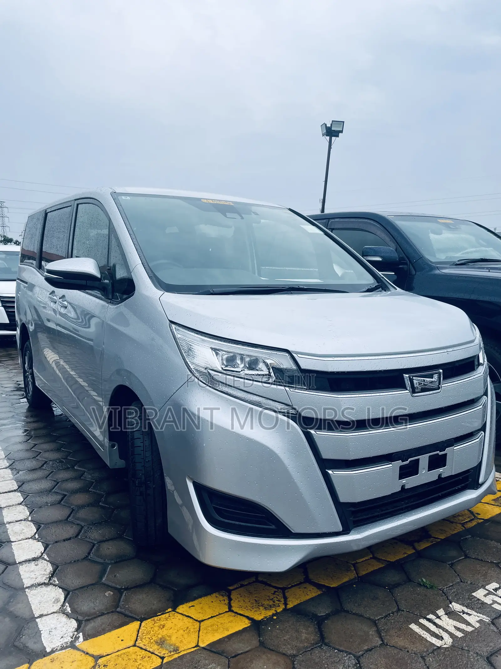 Toyota Noah 2019 Silver
