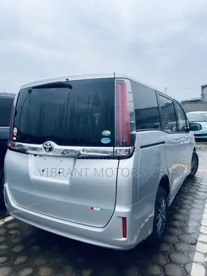 Toyota Noah 2019 Silver