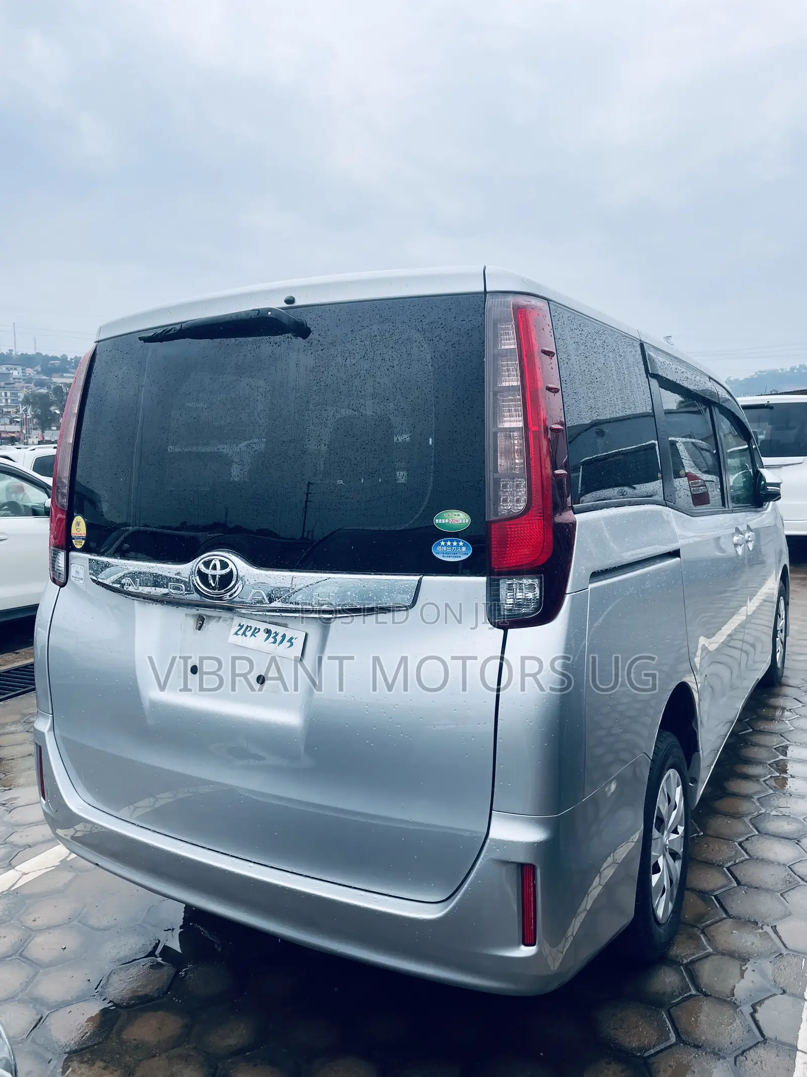Toyota Noah 2016 Silver