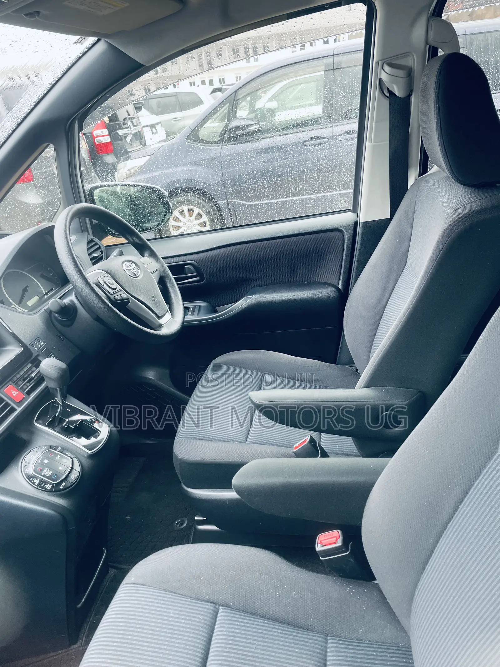 Toyota Noah 2016 Silver