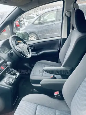 Toyota Noah 2016 Silver