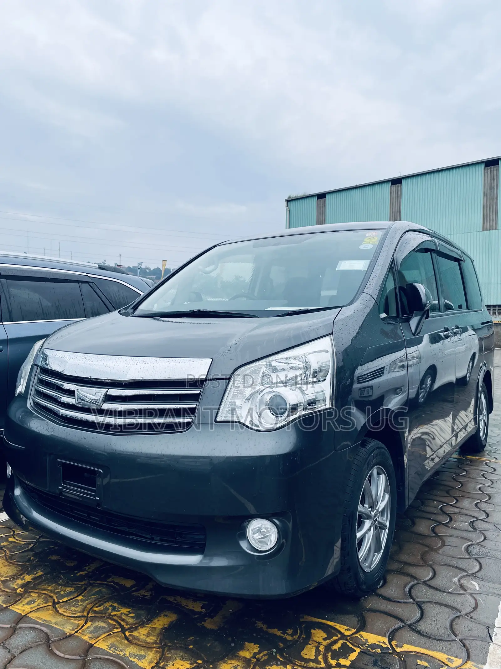 Toyota Noah 2012 Gray