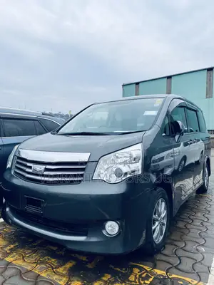 Toyota Noah 2012 Gray
