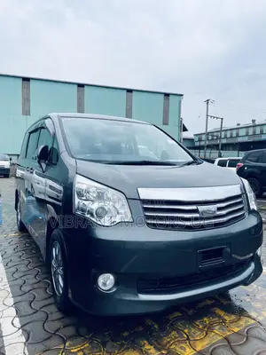 Toyota Noah 2012 Gray