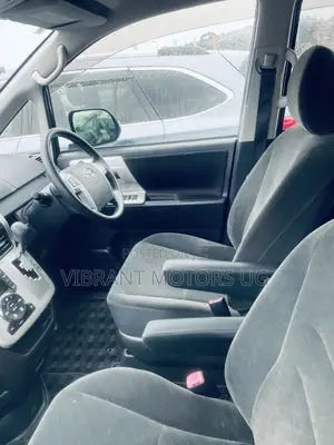 Toyota Noah 2012 Gray