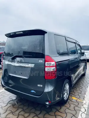Toyota Noah 2012 Gray