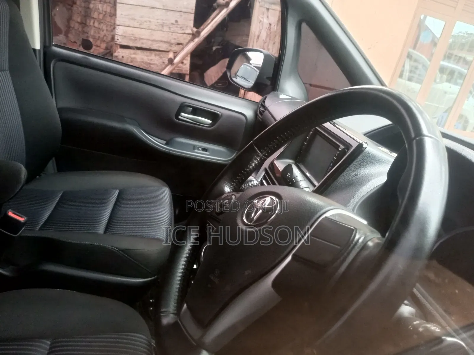 Toyota Noah 2016 Brown