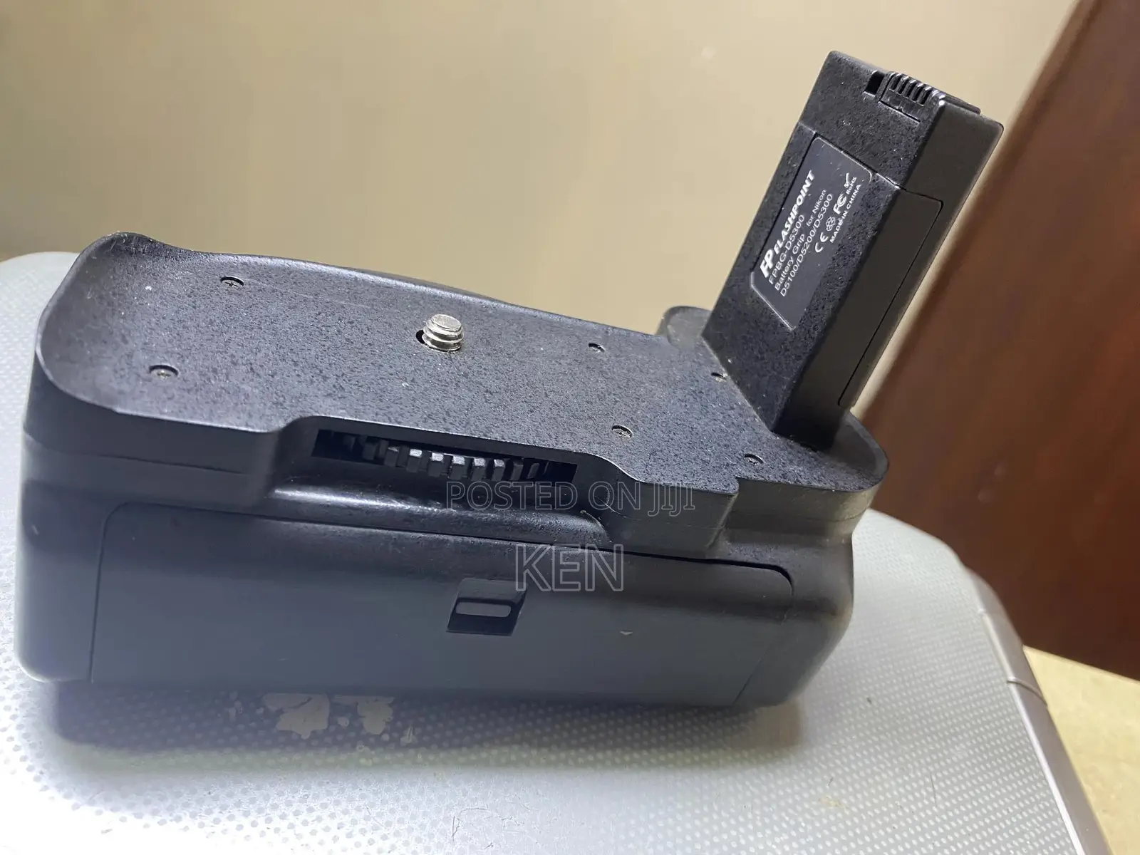 Camera Battery Grip Nikon D5100