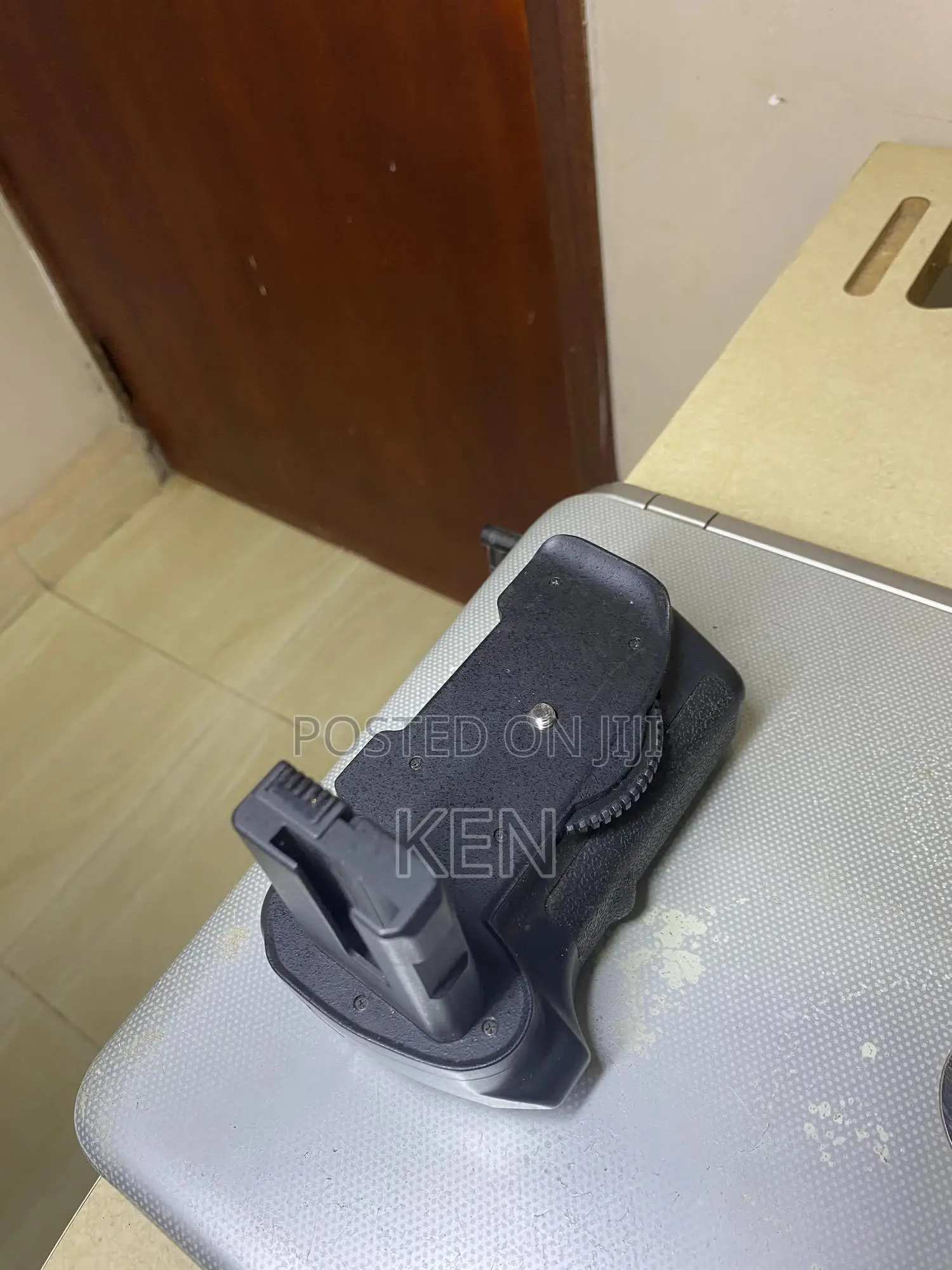 Camera Battery Grip Nikon D5100